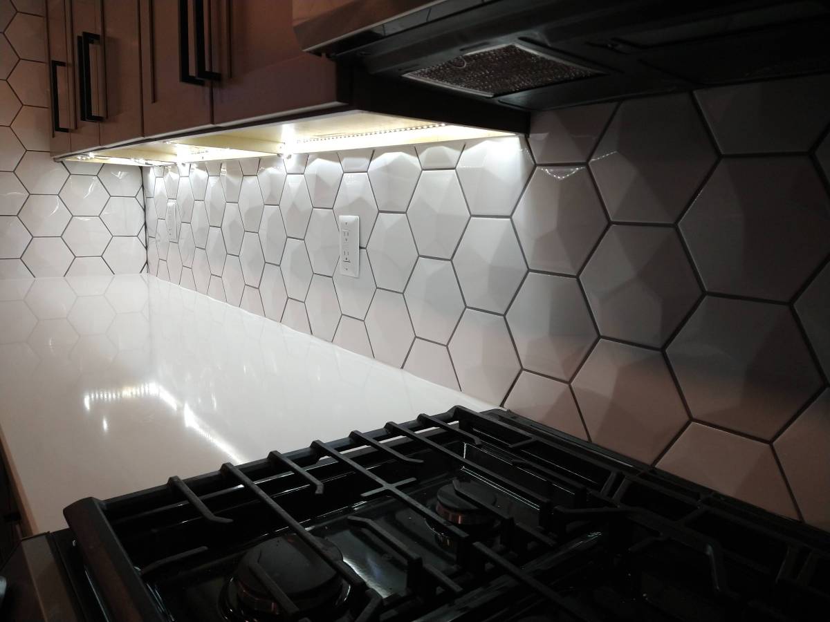 Hexagonal kitchen tile